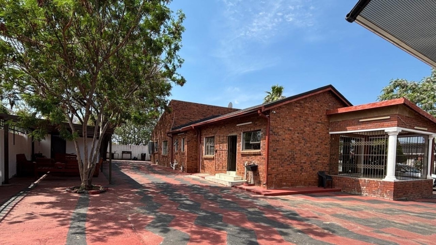 7 Bedroom Property for Sale in Mogwase Unit 4 North West